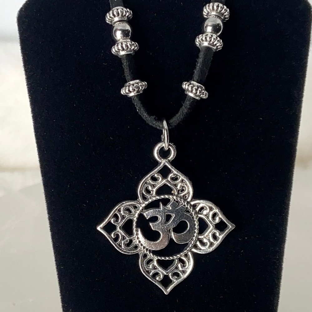 🔴Om sign flower boho adjustable choker necklace - Picture 6 of 7